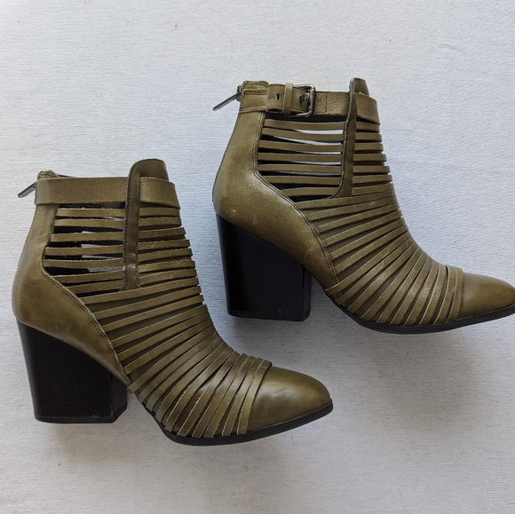 Green round toe leather bootie. 3" heel. Circus/Sam Edelman. - Picture 4 of 8